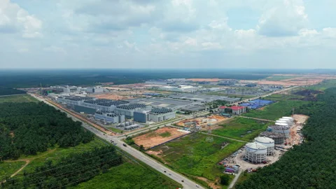 Sedenak Tech Park Storage Tanks Palm Plantation Aerial Orbit - Johor 4K Vidéo 333685231