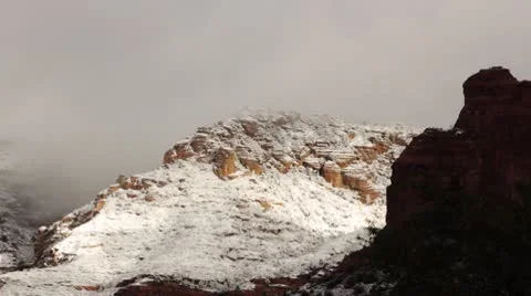 Sedona Snow Fast Moving Clouds over Rock Vídeo Stock 8955285