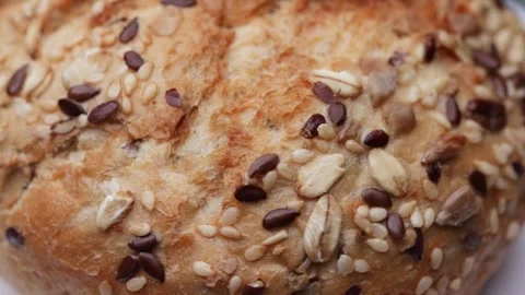 Seeded bread bun rotating in detailed macro seamless loop for culinary stoc.. Video stock 323238588