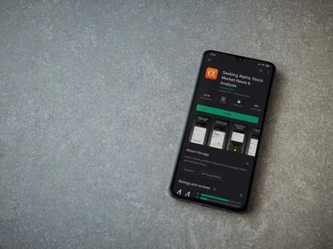 Seeking Alpha app play store page on the display of a black mobile smartphone Stock Photos