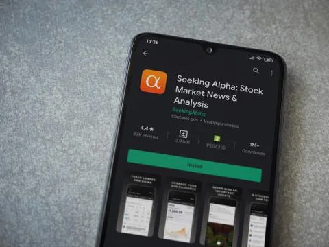 Seeking Alpha app play store page on the display of a black mobile smartphone Stock Photos