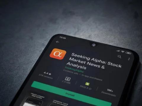 Seeking Alpha app play store page on the display of a black mobile smartphone Stock Photos