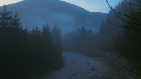 Seething mountain river in the dark and fog Video stock 107919608