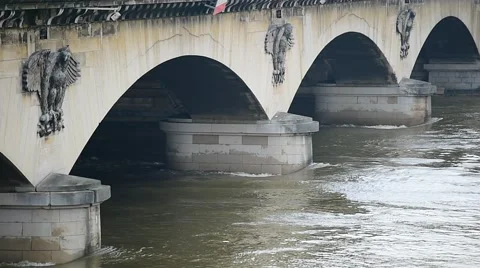 Seine level dropping to normal after 30-year high during floods in Paris Stock Footage 65819450