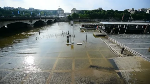 Seine level dropping to normal after 30-year high during floods in Paris Stock Footage 65819472