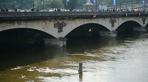 Seine level dropping to normal after 30-year high during floods in Paris Stock Footage 65819476