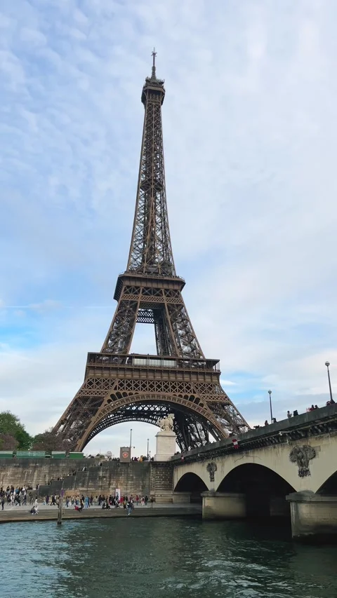 Seine River, the Eiffel Tower, ferries on the river. Stock Footage 311958380