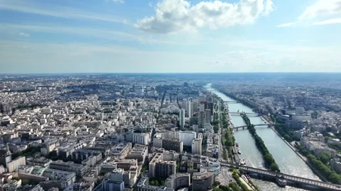 Seine river flowing through the expansive cityscape of paris, france Vídeos de archivo 328023056