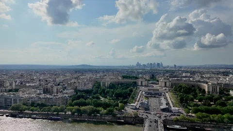 Seine river flowing through the expansive cityscape of paris, france Vídeos de archivo 328023305