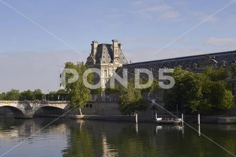 Seine river, Pont Royal, Louvre museum, Paris, France Stock Photos