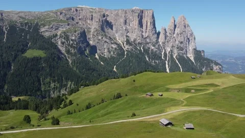 Seiser Alm mit Blick auf den Schlern Video stock 201239690