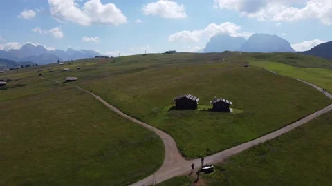 Seiser Alm und Wanderweg Video stock 201269197