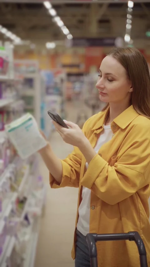 Selecting gaskets and checking options in a store while using a smartphone for Video stock 305416087