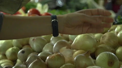 Selecting onions Stock Footage 34568818