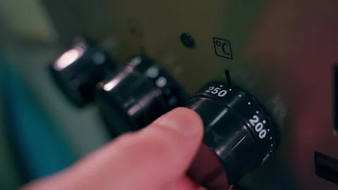 Selecting the oven heating temperature, close-up Stock Footage 324700544