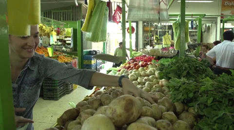 Selecting potatoes nice camera move Stock Footage 34570075