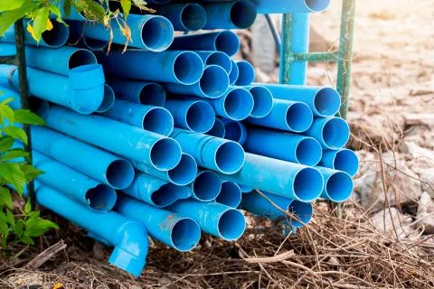 Selective to blue plastic pipe background. PVC pipes stacked in warehouse of  Foto stock