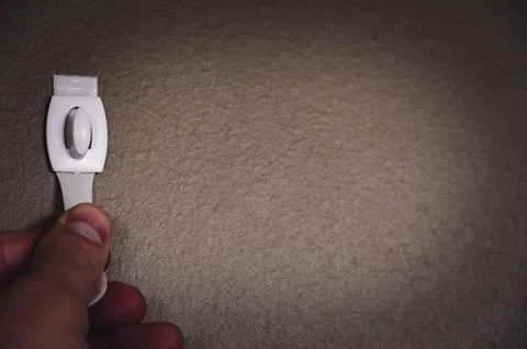Selective focus on adhesive strip wall hanger that can be removed by pulling Foto stock