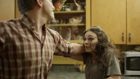 Selective focus blurred view of scared girlfriend with abusive boyfriend ready 스톡 사진