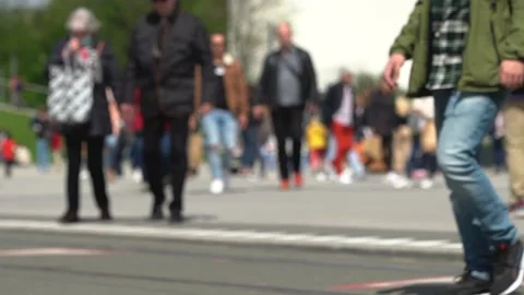 Selective focus of a busy pedestrian zone in real time Stock Footage 196945158