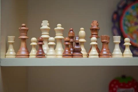 Selective focus of chess on chess board and beige background Foto stock