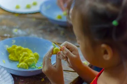 Selective focus of children preparing dough for cooking Thai dessert. Foto stock