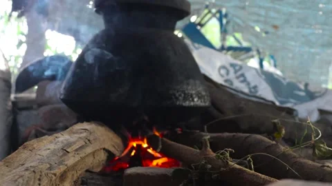 Selective focus on clay pot on burning fire Stock Footage 167883229