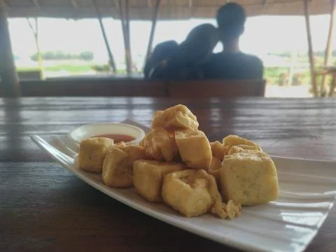Selective focus close up crispy diced fried tofu Stockfoto's