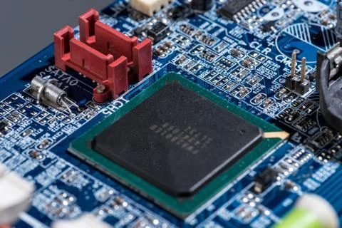 Selective focus of computer motherboard chip and other details Foto stock