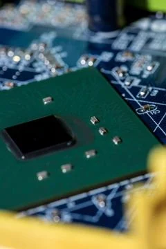 Selective focus of computer motherboard chip and other details Foto stock