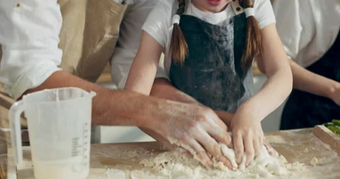 Selective focus on delighted curious daughter in apron cooking baking preparing Stockbeeldmateriaal 218632422
