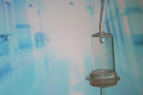 Selective Focus on Drip System with Medical Solution Drop. Intravenous Drip.. Fotos de archivo