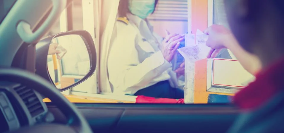 Selective focus to driver pay for the expressway. Man pays money to a cashier Stock-Fotos