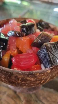 Selective focus of es campur (mixed fruit ice dessert). Foto stock
