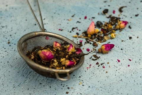 Selective focus, green leaf tea with roses Stock Photos