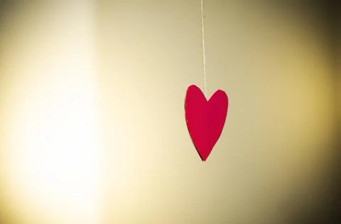 Selective focus of heart shape red paper Foto stock