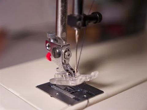 Selective focus of the needle of sewing machine Stock-Fotos