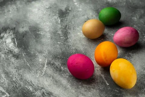 Selective focus. Painted chicken eggs Foto stock