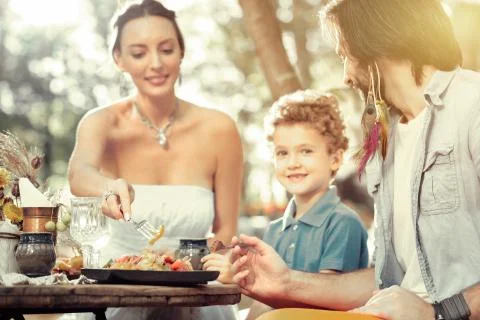 Selective focus of a plate with salad on the table Foto stock