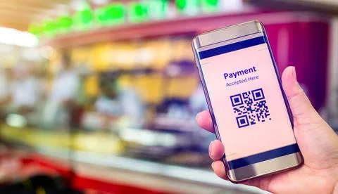 Selective focus to QR Code tag on smart phone in hand of customer with blurry Stock Photos