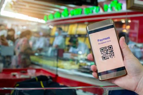 Selective focus to QR Code tag on smart phone in hand of customer with blurry Фото