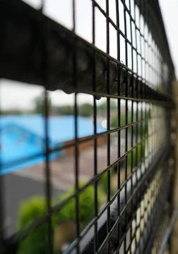 Selective Focus of Rain on Wire Mesh Fence Fotos de archivo