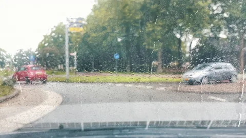 Selective focus. Raindrops on the windshield. Traffic cars in the city Stockbeeldmateriaal 134385032