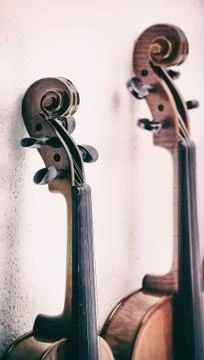 In selective focus of Scroll and Pegbox of violin,vintage and art tone,blurry Stock-Fotos