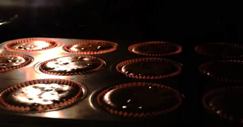 Selective focus shot of muffins baking, time-lapse 4k Video stock 59309928