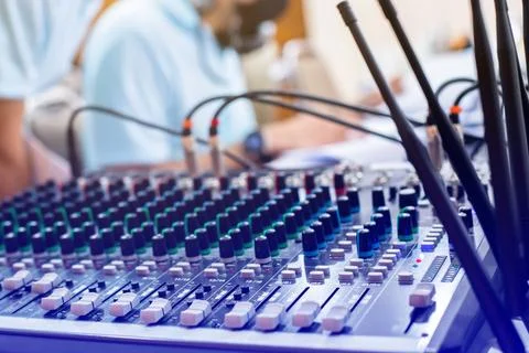 Selective focus to sound mixer control Stockfoto's