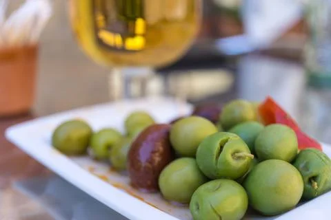Selective focus on Spiced green split olives in a small plate  the tapas ba Foto stock