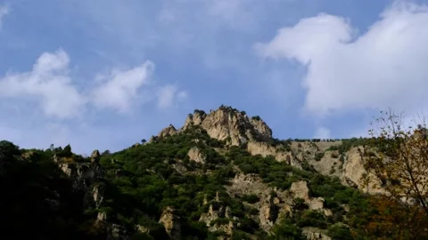 Selective focus video of a hill Video stock 169392489