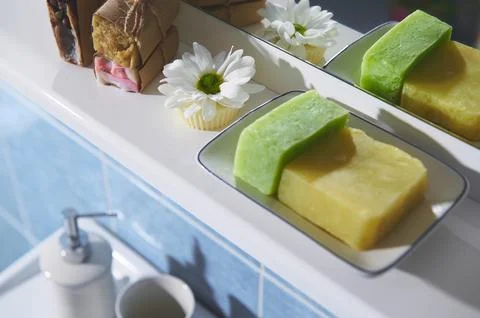Selective focus on white chamomile flower, organic soap bars, dry solid shampoos 스톡 사진