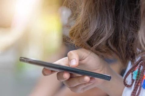 Selective focus of women hand using mobile smartphone blurred background 스톡 사진